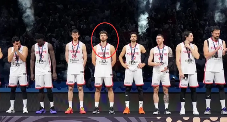 AA, 黑着脸 AA, 黑着脸